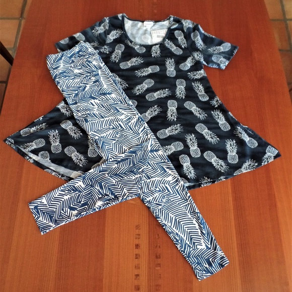 LULAROE Other - LULAROE OUTFIT! M- PERFECT-T TOP & TC- LEGGINGS
